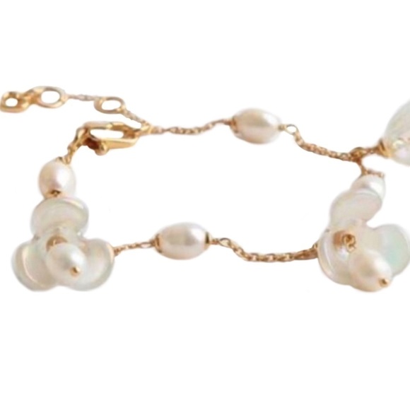 KATE SPADE • Gold Painted Petals Pearl Bracelet - Picture 3 of 6